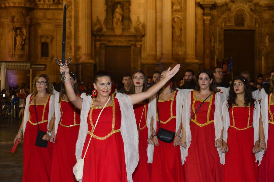 Moros y Cristianos convocan con un pasacalles a la ciudad para celebrar esta tarde el 35º aniversario de su fundación