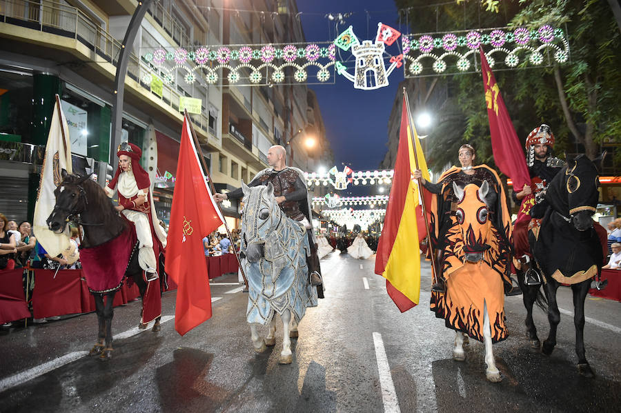 Este año, como novedad, el bando moro, encabezado por el rey Aben Hud, abre el desfile
