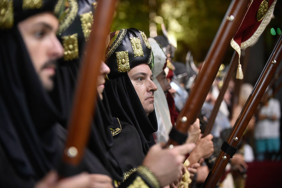 Este año, como novedad, el bando moro, encabezado por el rey Aben Hud, abre el desfile