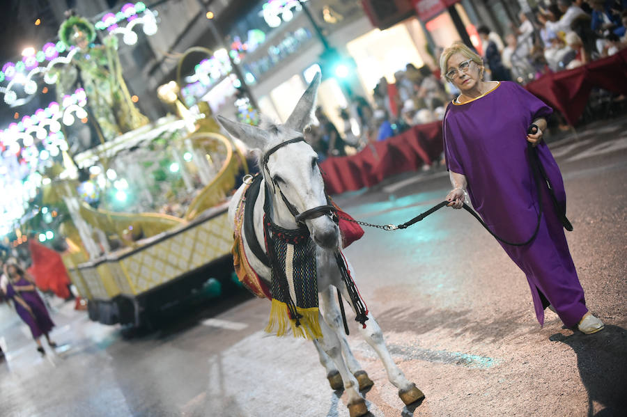 Este año, como novedad, el bando moro, encabezado por el rey Aben Hud, abre el desfile