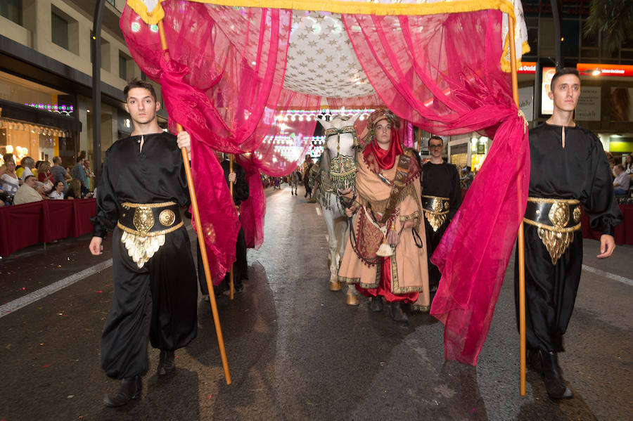 Este año, como novedad, el bando moro, encabezado por el rey Aben Hud, abre el desfile