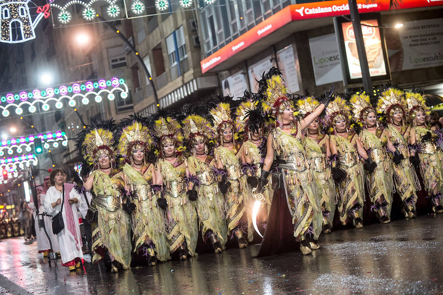 Este año, como novedad, el bando moro, encabezado por el rey Aben Hud, abre el desfile