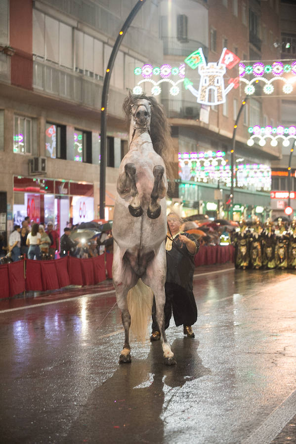 Este año, como novedad, el bando moro, encabezado por el rey Aben Hud, abre el desfile