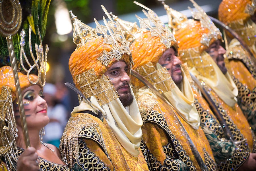 Este año, como novedad, el bando moro, encabezado por el rey Aben Hud, abre el desfile