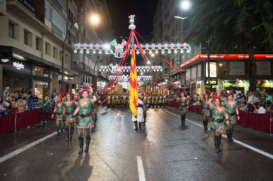 Este año, como novedad, el bando moro, encabezado por el rey Aben Hud, abre el desfile