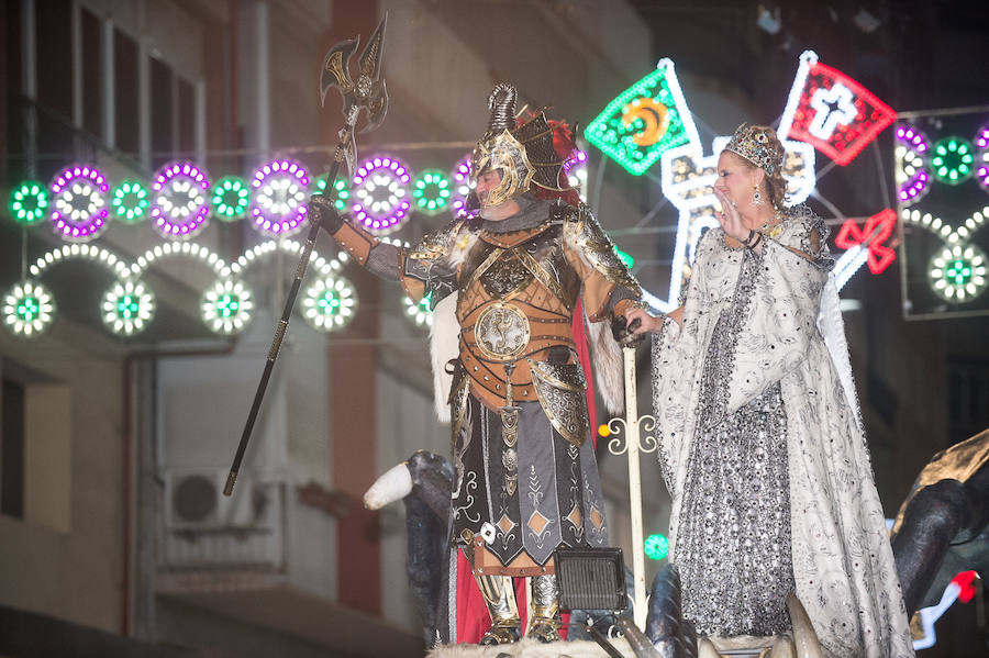 Este año, como novedad, el bando moro, encabezado por el rey Aben Hud, abre el desfile