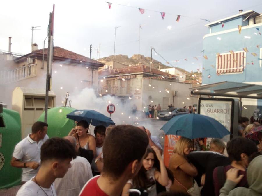 Miles de romeros acompañan la imagen sagrada desde su santuario al Real Monasterio de la Encarnación, dando inicio a las fiestas patronales de Mula