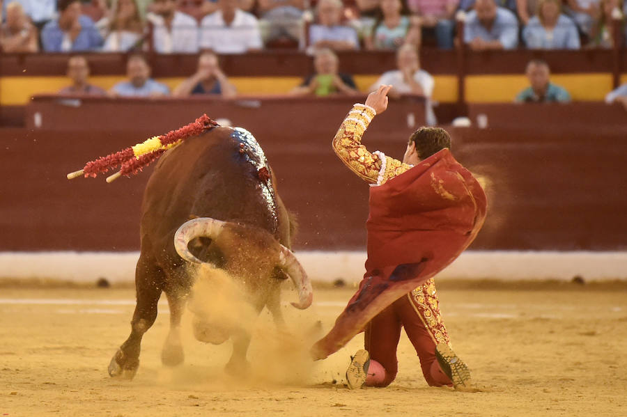 El torero murciano y el diestro francés cortan dos orejas cada uno y salen a hombros de La Condomina tras lidiar una buena corrida de Parladé
