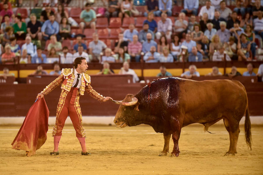 El torero murciano y el diestro francés cortan dos orejas cada uno y salen a hombros de La Condomina tras lidiar una buena corrida de Parladé