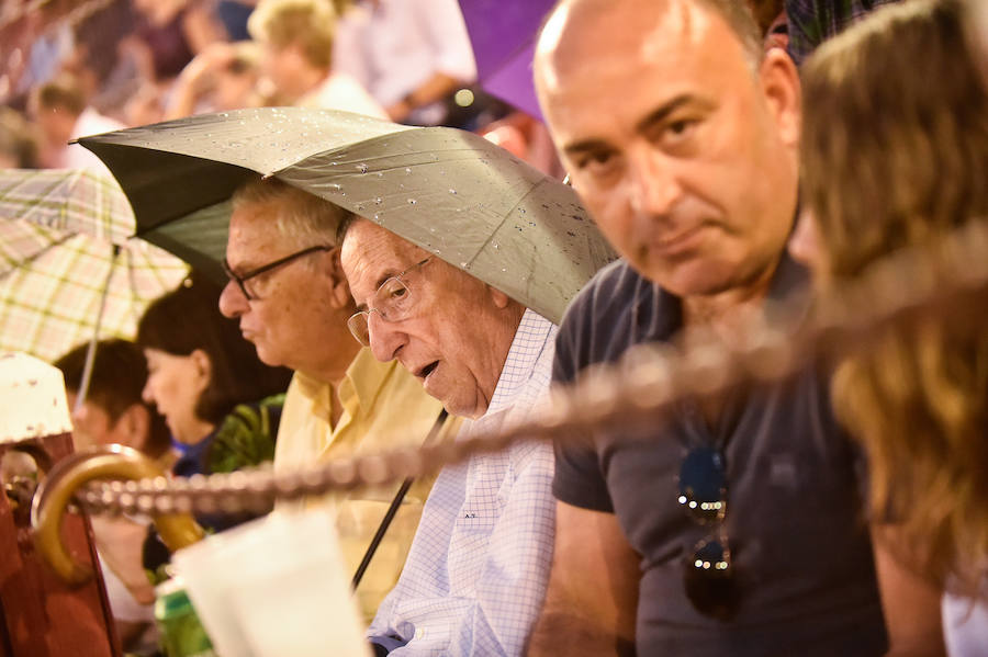 El torero murciano y el diestro francés cortan dos orejas cada uno y salen a hombros de La Condomina tras lidiar una buena corrida de Parladé