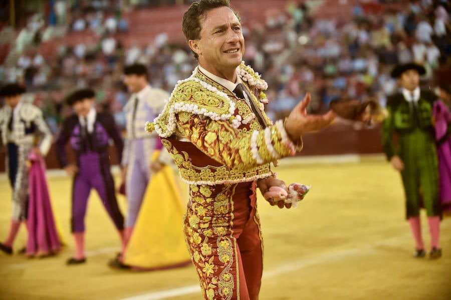 El torero murciano y el diestro francés cortan dos orejas cada uno y salen a hombros de La Condomina tras lidiar una buena corrida de Parladé