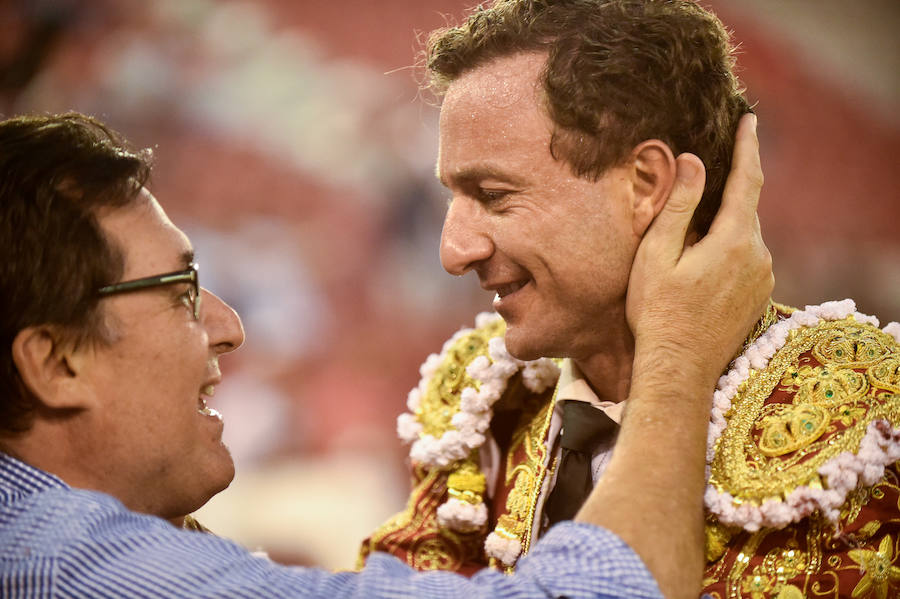 El torero murciano y el diestro francés cortan dos orejas cada uno y salen a hombros de La Condomina tras lidiar una buena corrida de Parladé