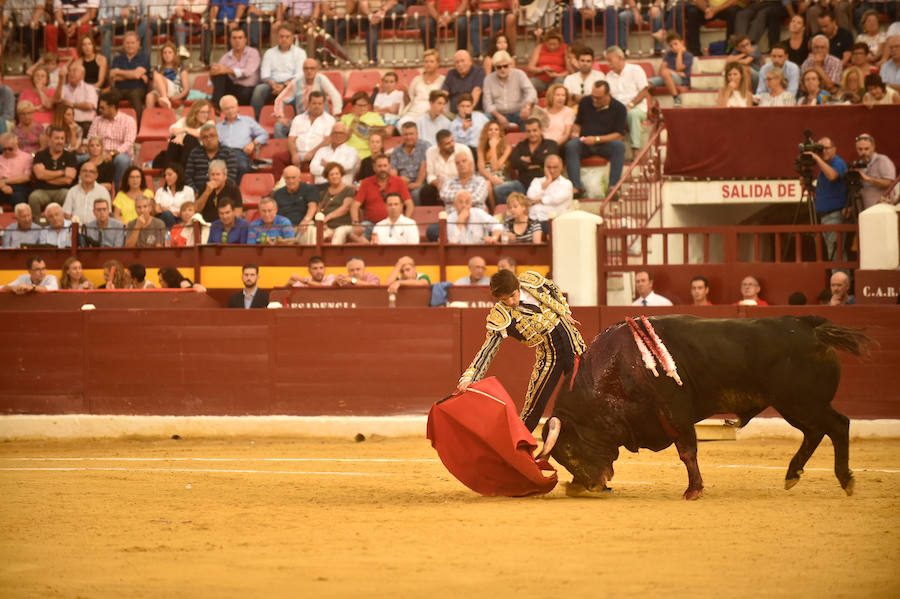 El torero murciano y el diestro francés cortan dos orejas cada uno y salen a hombros de La Condomina tras lidiar una buena corrida de Parladé
