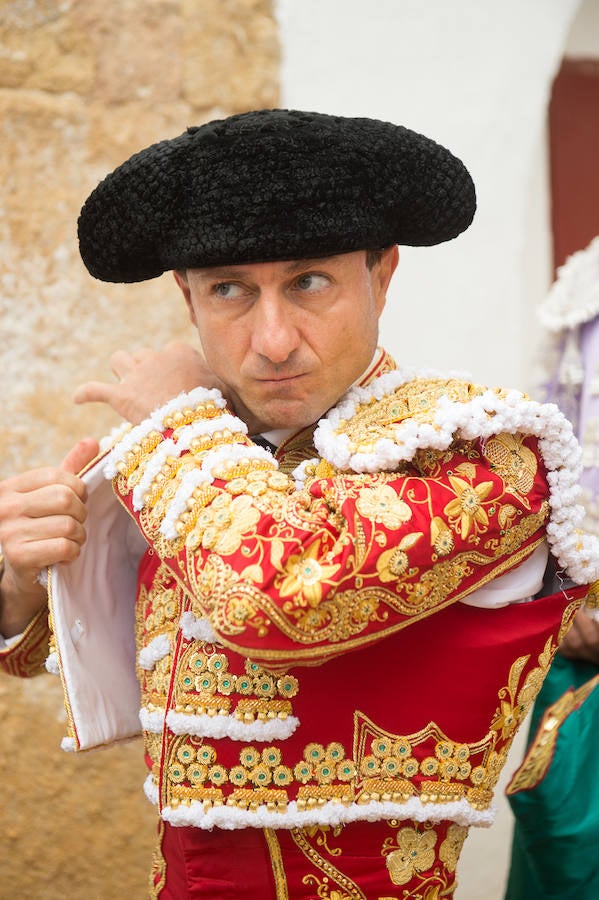 El torero murciano y el diestro francés cortan dos orejas cada uno y salen a hombros de La Condomina tras lidiar una buena corrida de Parladé