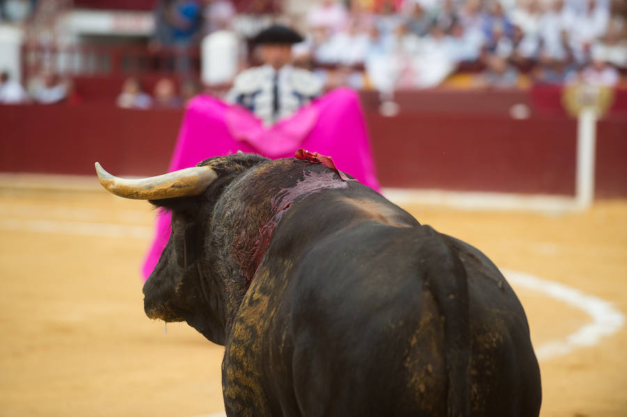 El torero murciano y el diestro francés cortan dos orejas cada uno y salen a hombros de La Condomina tras lidiar una buena corrida de Parladé