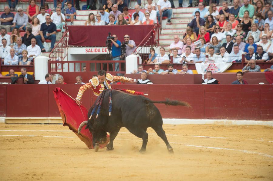 El torero murciano y el diestro francés cortan dos orejas cada uno y salen a hombros de La Condomina tras lidiar una buena corrida de Parladé