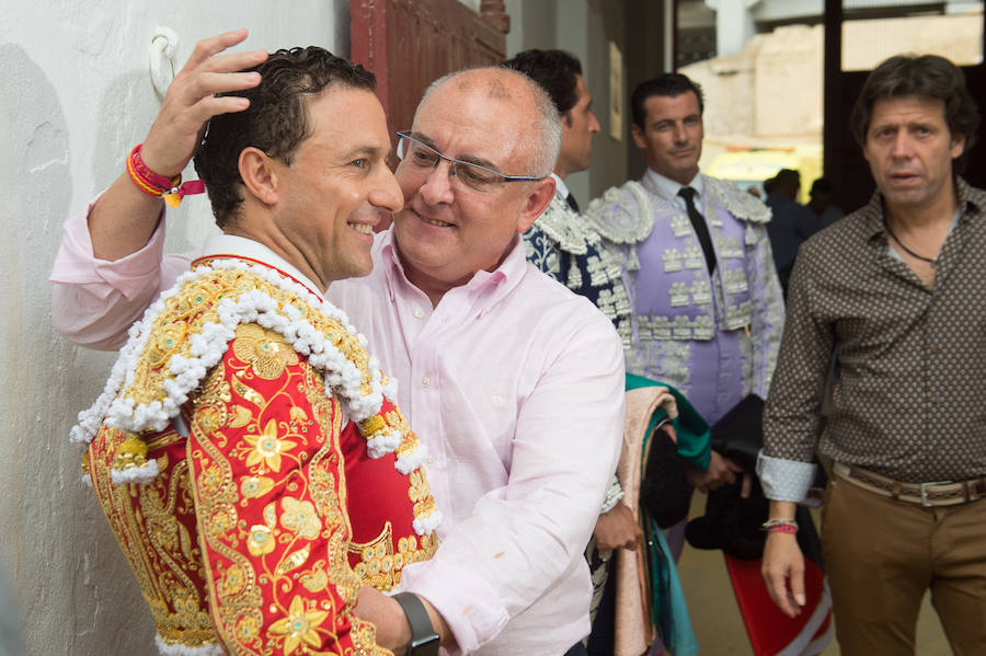 El torero murciano y el diestro francés cortan dos orejas cada uno y salen a hombros de La Condomina tras lidiar una buena corrida de Parladé