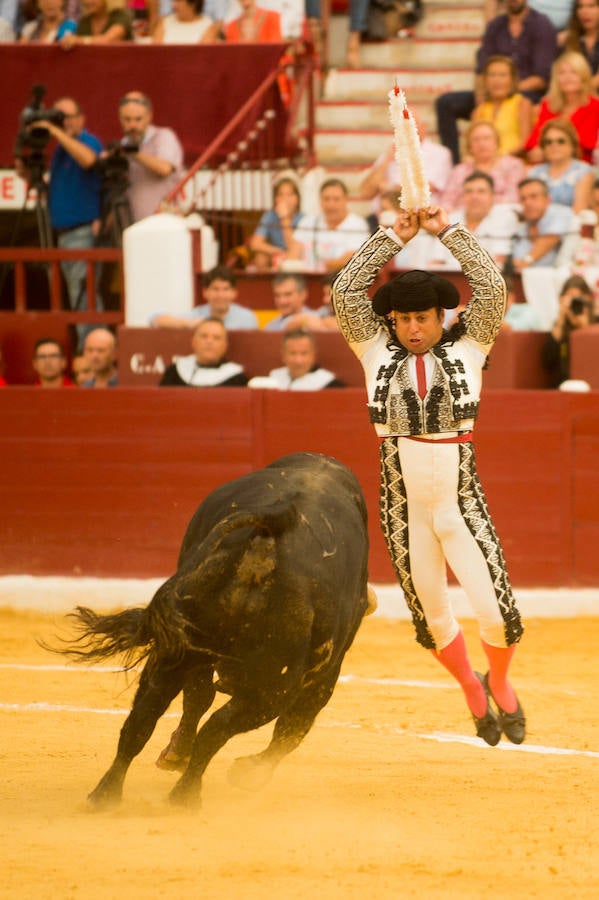 El torero murciano y el diestro francés cortan dos orejas cada uno y salen a hombros de La Condomina tras lidiar una buena corrida de Parladé