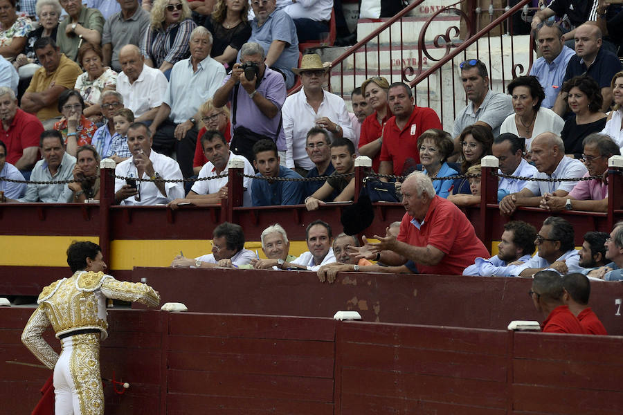 El lorquino triunfa cortando cuatro orejas y sale a hombros con El Juli, mientras que Manzanares se va de vacío en la Feria Taurina de Murcia