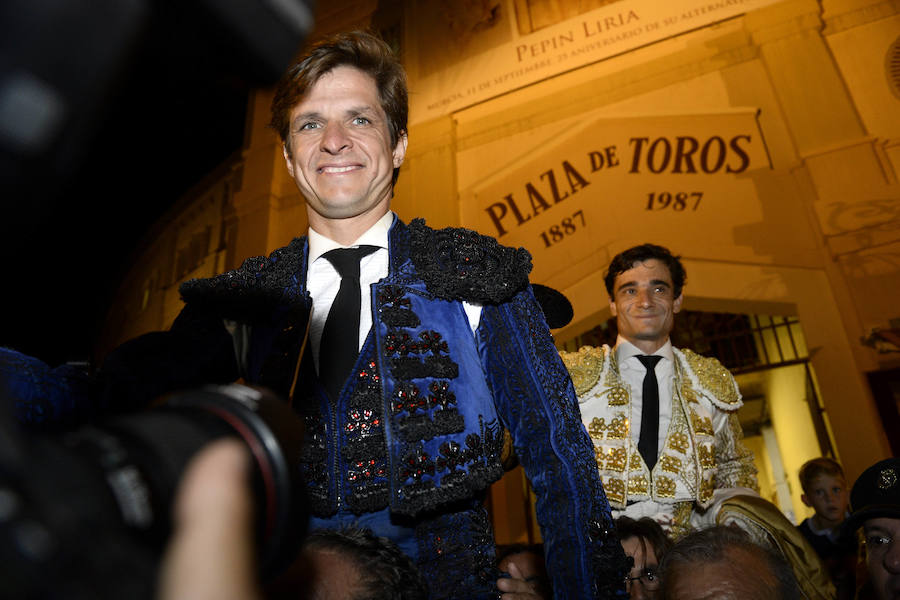 El lorquino triunfa cortando cuatro orejas y sale a hombros con El Juli, mientras que Manzanares se va de vacío en la Feria Taurina de Murcia