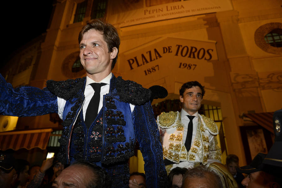 El lorquino triunfa cortando cuatro orejas y sale a hombros con El Juli, mientras que Manzanares se va de vacío en la Feria Taurina de Murcia