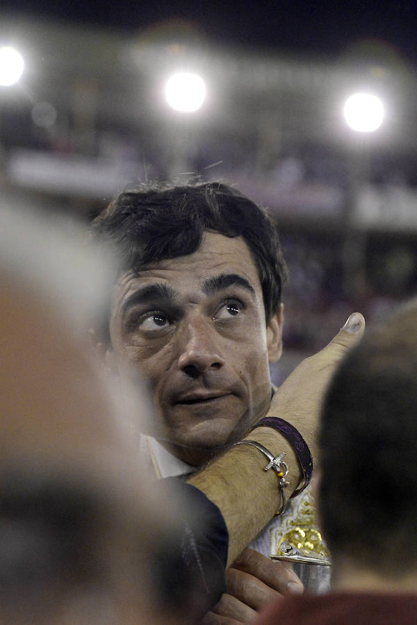 El lorquino triunfa cortando cuatro orejas y sale a hombros con El Juli, mientras que Manzanares se va de vacío en la Feria Taurina de Murcia