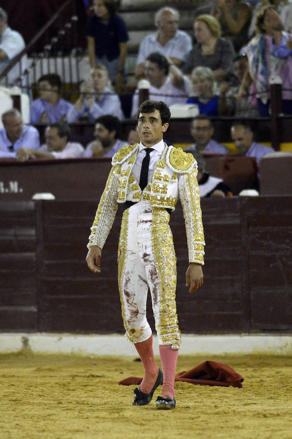 El lorquino triunfa cortando cuatro orejas y sale a hombros con El Juli, mientras que Manzanares se va de vacío en la Feria Taurina de Murcia