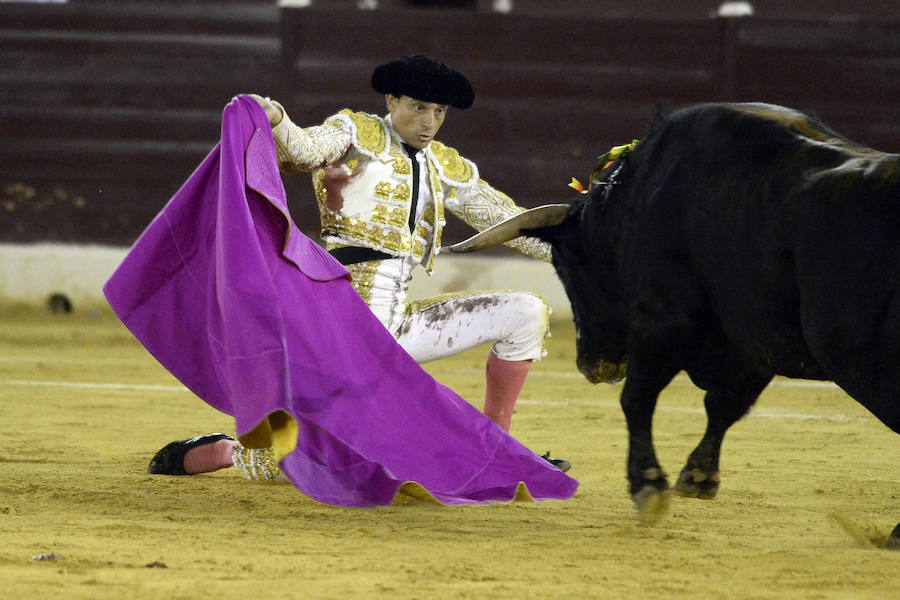 El lorquino triunfa cortando cuatro orejas y sale a hombros con El Juli, mientras que Manzanares se va de vacío en la Feria Taurina de Murcia