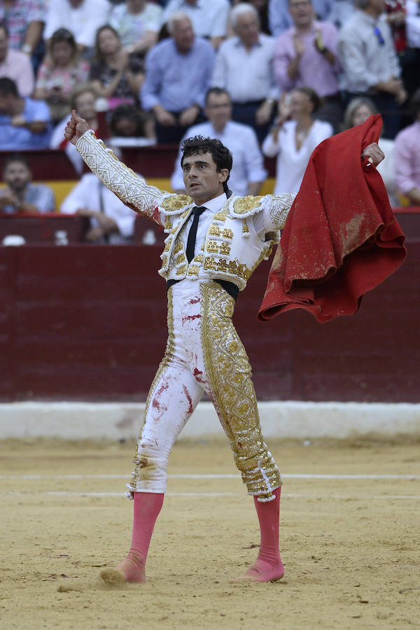 El lorquino triunfa cortando cuatro orejas y sale a hombros con El Juli, mientras que Manzanares se va de vacío en la Feria Taurina de Murcia