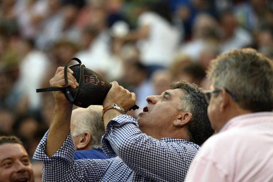 El lorquino triunfa cortando cuatro orejas y sale a hombros con El Juli, mientras que Manzanares se va de vacío en la Feria Taurina de Murcia