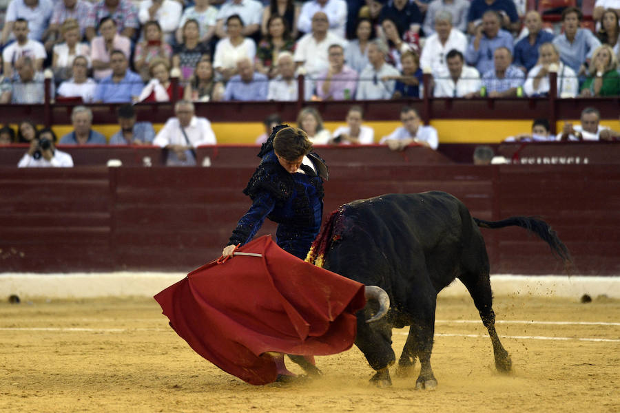El lorquino triunfa cortando cuatro orejas y sale a hombros con El Juli, mientras que Manzanares se va de vacío en la Feria Taurina de Murcia