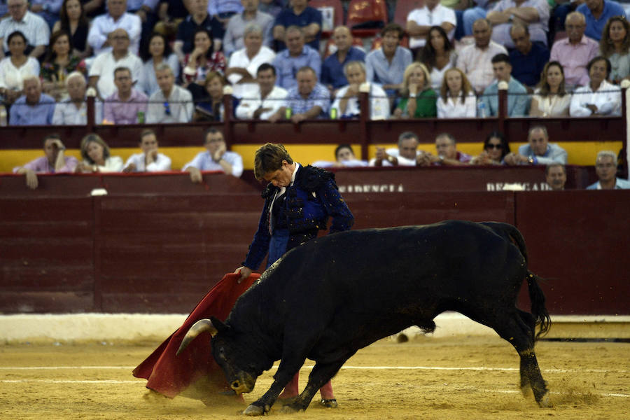 El lorquino triunfa cortando cuatro orejas y sale a hombros con El Juli, mientras que Manzanares se va de vacío en la Feria Taurina de Murcia