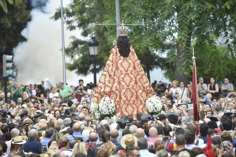 La ciudad se vuelca con la Fuensanta en una romería que ha superado la previsión de lluvias