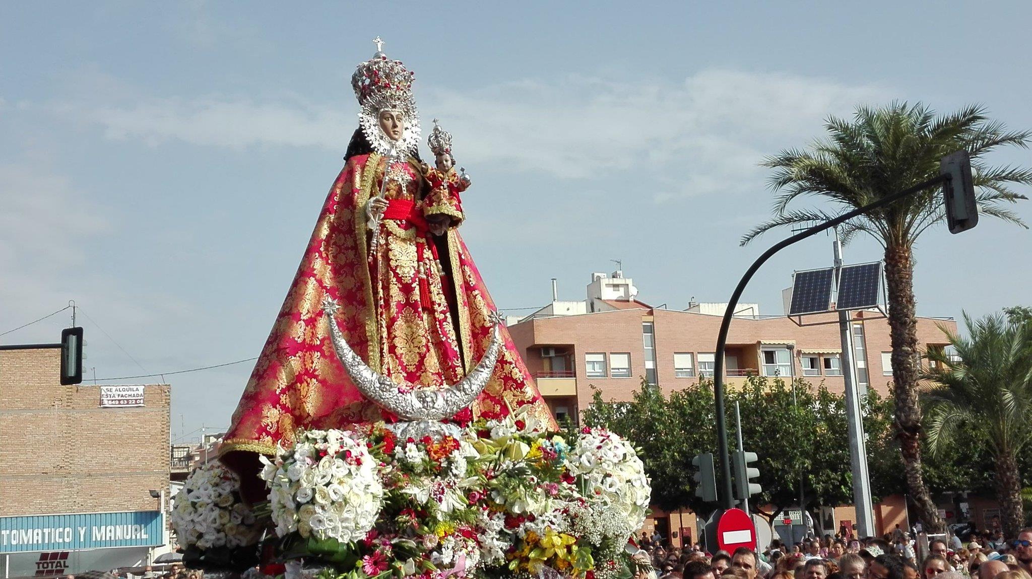 Una multitud de murcianos han acompañado a su Patrona en su tradicional romería por la ciudad
