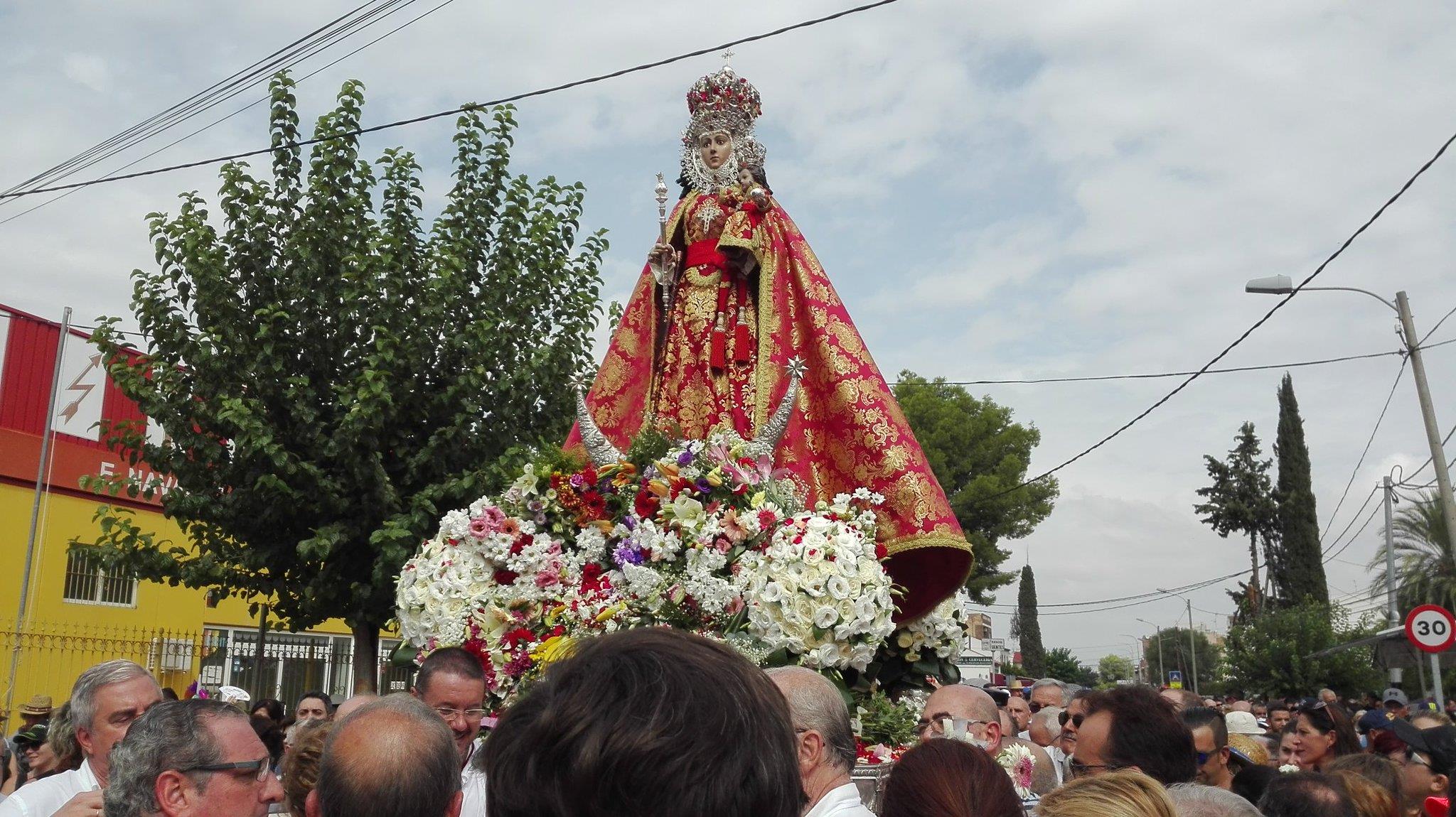 Una multitud de murcianos han acompañado a su Patrona en su tradicional romería por la ciudad