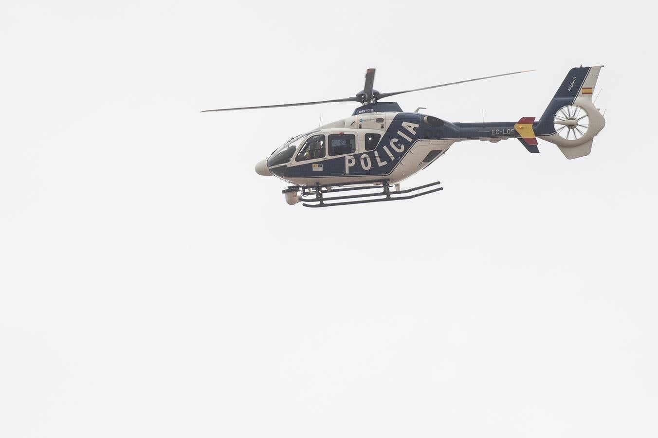 Miles de móviles captaron las imágenes de la romería, en la que no faltaron las flores, las velas, los sombreros, los churros y hasta un helicóptero. 