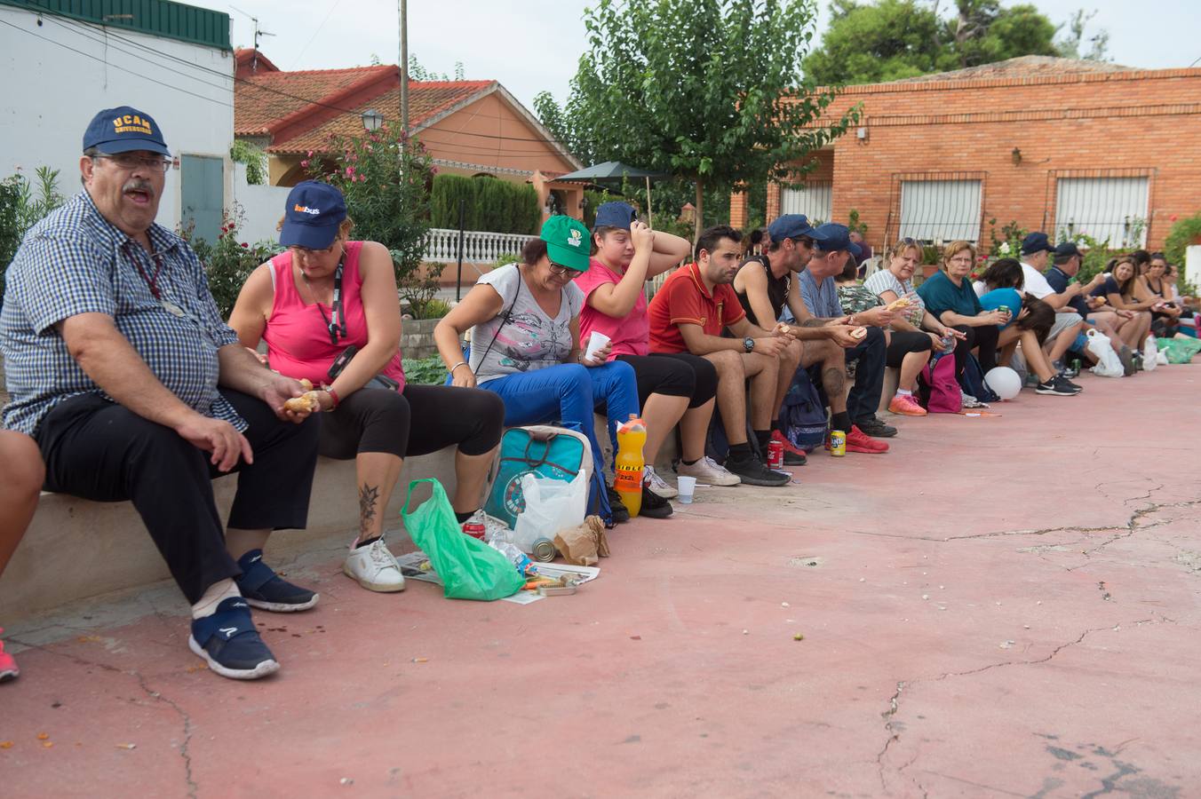 Cientos de miles de fieles desafiaron al mal tiempo para acompañar a la Patrona a su santuario de la Fuensanta.