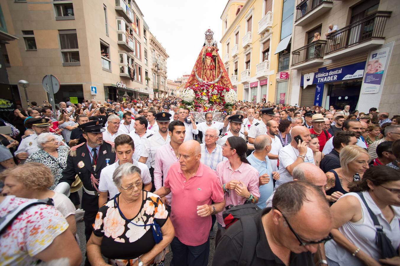 La Patrona de Murcia recorre el camino desde la Catedral hasta su santuario arropada por miles de romeros.