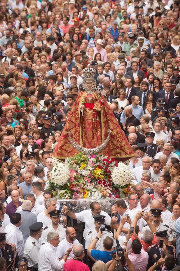 La Patrona de Murcia recorre el camino desde la Catedral hasta su santuario arropada por miles de romeros.