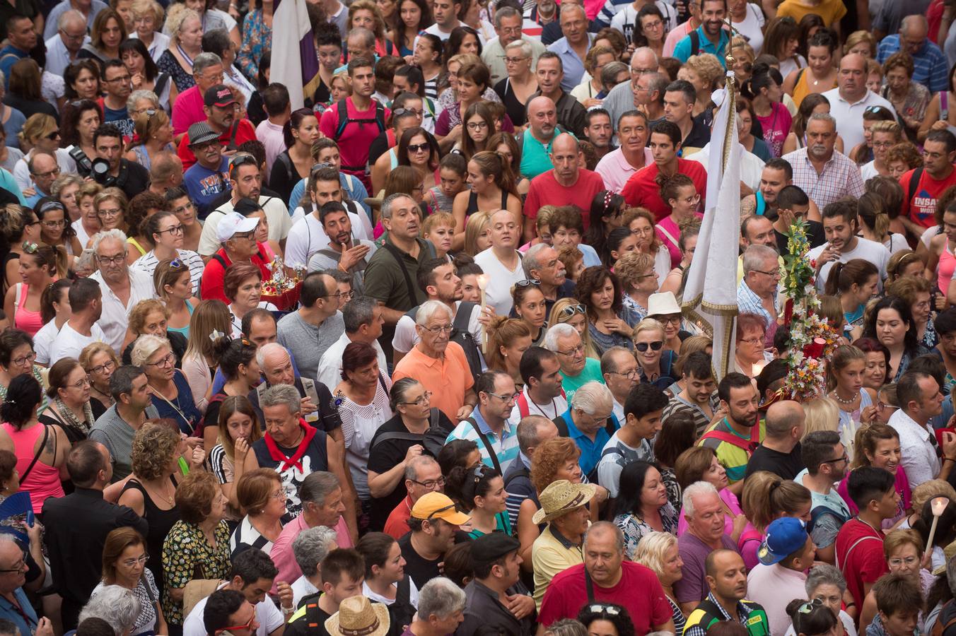 La Patrona de Murcia recorre el camino desde la Catedral hasta su santuario arropada por miles de romeros.