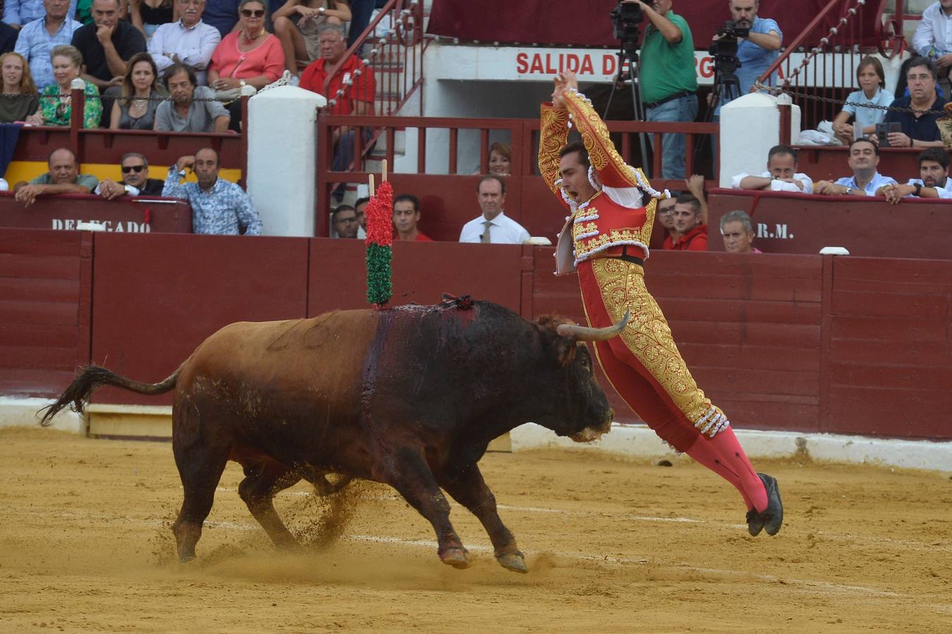 Pepín Liria, El Fandi y Roca Rey han abierto la puerta grande de La Condomina tras repartirse nueve orejas en la última corrida a pie de la prensa