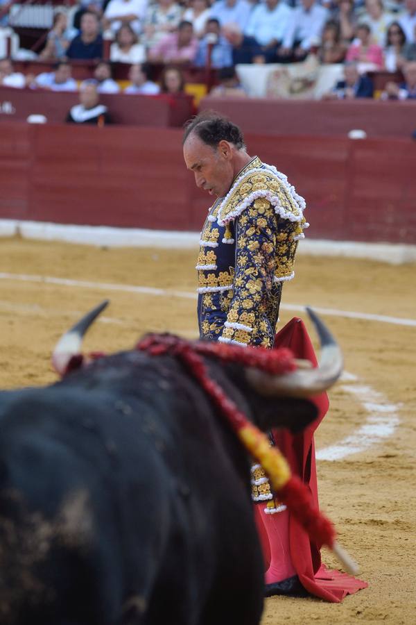 Pepín Liria, El Fandi y Roca Rey han abierto la puerta grande de La Condomina tras repartirse nueve orejas en la última corrida a pie de la prensa