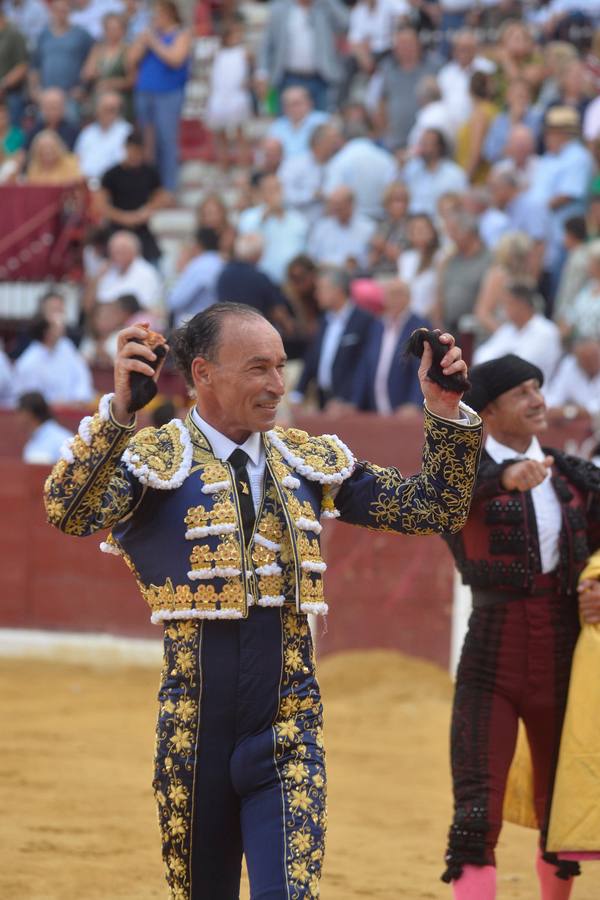 Pepín Liria, El Fandi y Roca Rey han abierto la puerta grande de La Condomina tras repartirse nueve orejas en la última corrida a pie de la prensa
