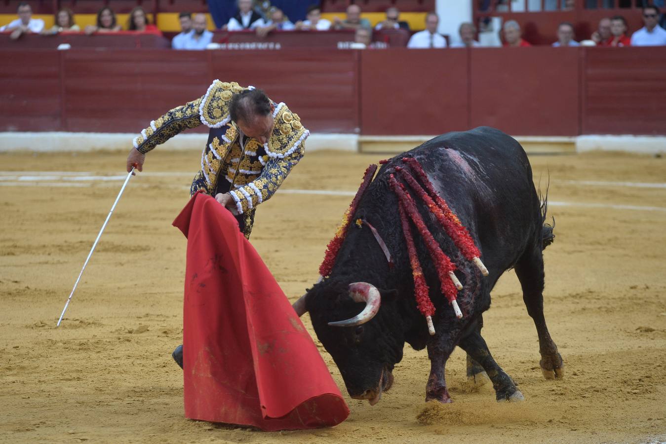 Pepín Liria, El Fandi y Roca Rey han abierto la puerta grande de La Condomina tras repartirse nueve orejas en la última corrida a pie de la prensa