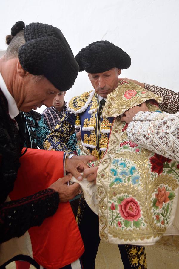 Pepín Liria, El Fandi y Roca Rey han abierto la puerta grande de La Condomina tras repartirse nueve orejas en la última corrida a pie de la prensa