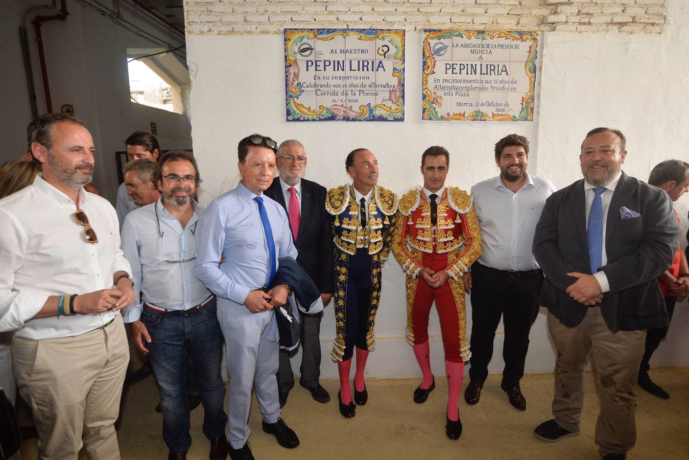 Pepín Liria, El Fandi y Roca Rey han abierto la puerta grande de La Condomina tras repartirse nueve orejas en la última corrida a pie de la prensa