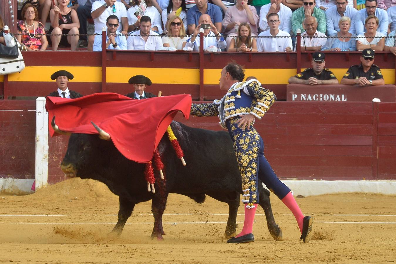 Pepín Liria, El Fandi y Roca Rey han abierto la puerta grande de La Condomina tras repartirse nueve orejas en la última corrida a pie de la prensa