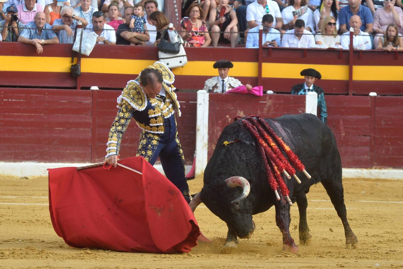 Pepín Liria, El Fandi y Roca Rey han abierto la puerta grande de La Condomina tras repartirse nueve orejas en la última corrida a pie de la prensa
