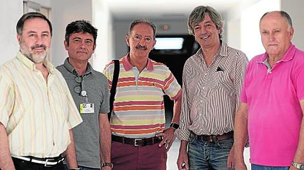 Antonio Romero, Antonio Prieto, César Comuñas, Vicente de las Heras y Rafael Rosa, en La Arrixaca. 