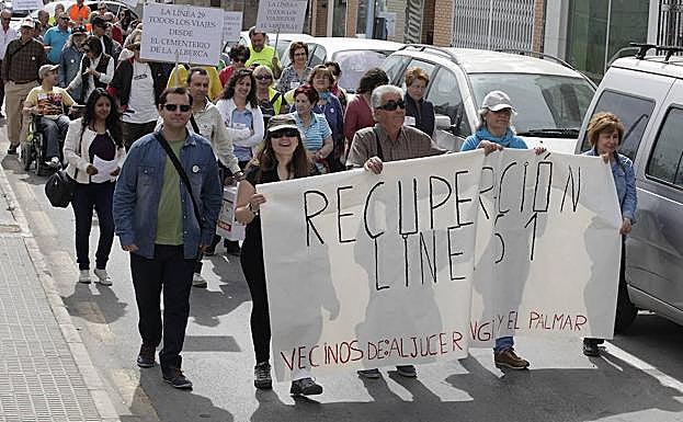 Manifestación en Aljucer para pedir la recuperación de la línea 61, en una fotografía de archivo.
